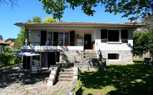 VENDU – MAISON INDIVIDUELLE T8 – BIARRITZ, QUARTIER AGUILERA