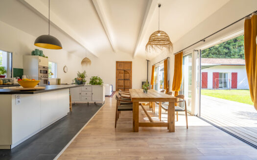 SOUS OFFRE – MAISON CONTEMPORAINE ARCANGUES LIMITE BIARRITZ